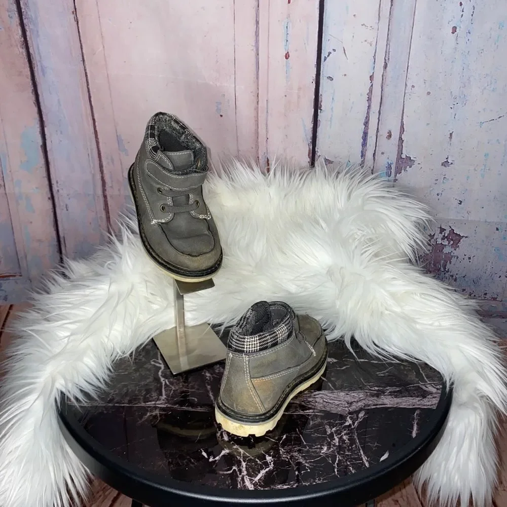 Toddler sz 8 boot shoe
